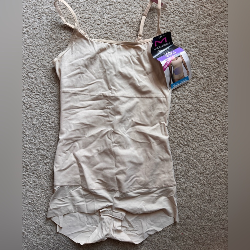 New Maiden Form Romper Shapes size Large